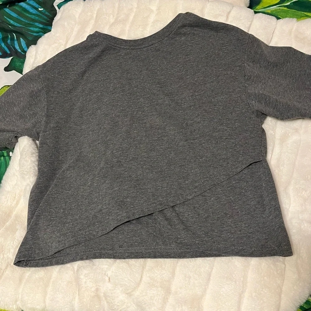 Converse Girl’s Size 16 Grey Pink Blue Logo Brand Casual Cropped Tee
